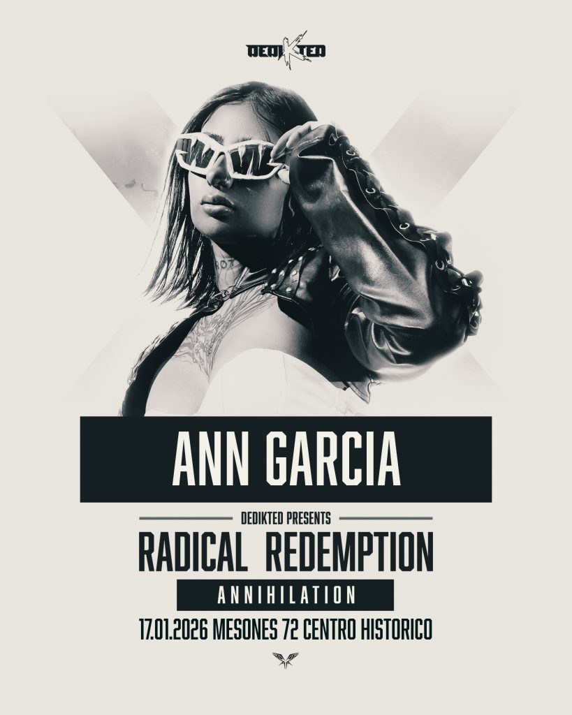 Arte oficial de la DJ Ann Garcia. La artista posa de perfil con unas llamativas gafas de sol futuristas blancas y chamarra de cuero con mangas acordonadas, bajo la estética visual industrial de DediKted Annihilation.