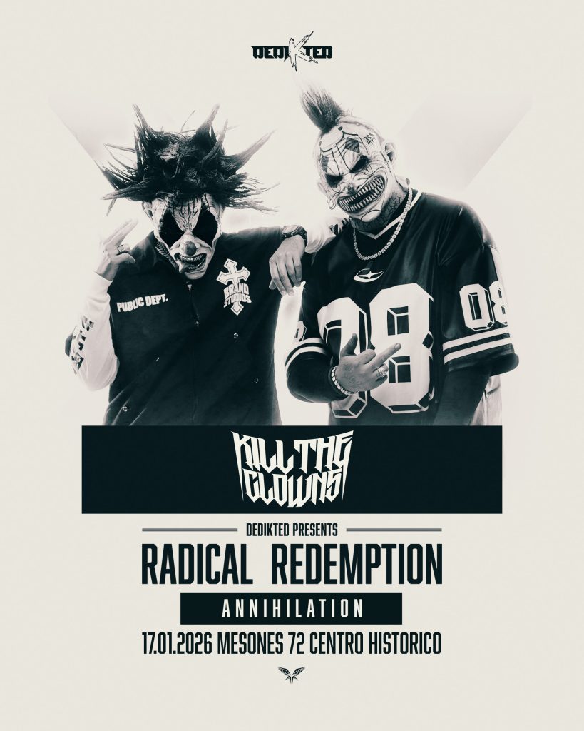 Póster del dúo Kill The Clowns. Dos integrantes vistiendo jerseys deportivos holgados y máscaras de payaso terroríficas con peinados en punta, haciendo gestos con las manos hacia la cámara bajo un logo estilo gótico.