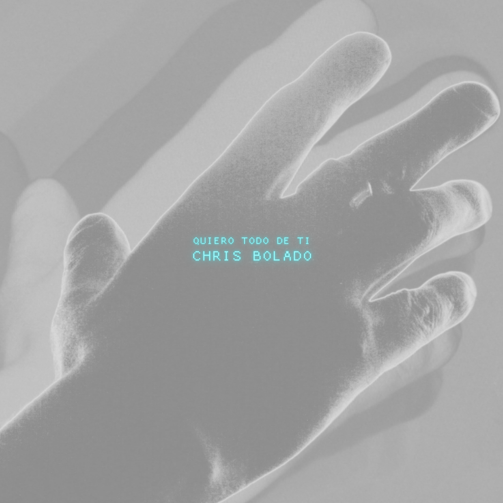 Portada del sencillo "Quiero todo de ti" de Chris Bolado, mostrando una imagen en negativo de una mano y el título en texto pixelado color cian sobre fondo gris.